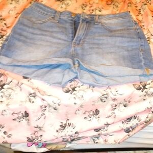 Old Navy shorts size 4 high rise